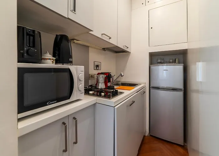 Apartment Frezza 39b - Fromehometorome Rome